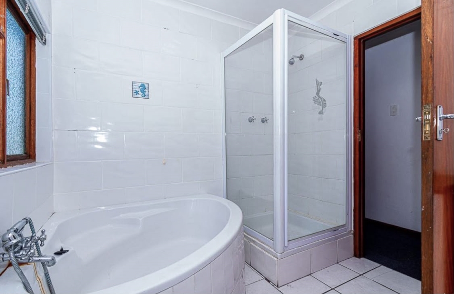 7 Bedroom Property for Sale in Kleinbaai Western Cape